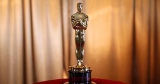 Oscar statuette arrives in New York